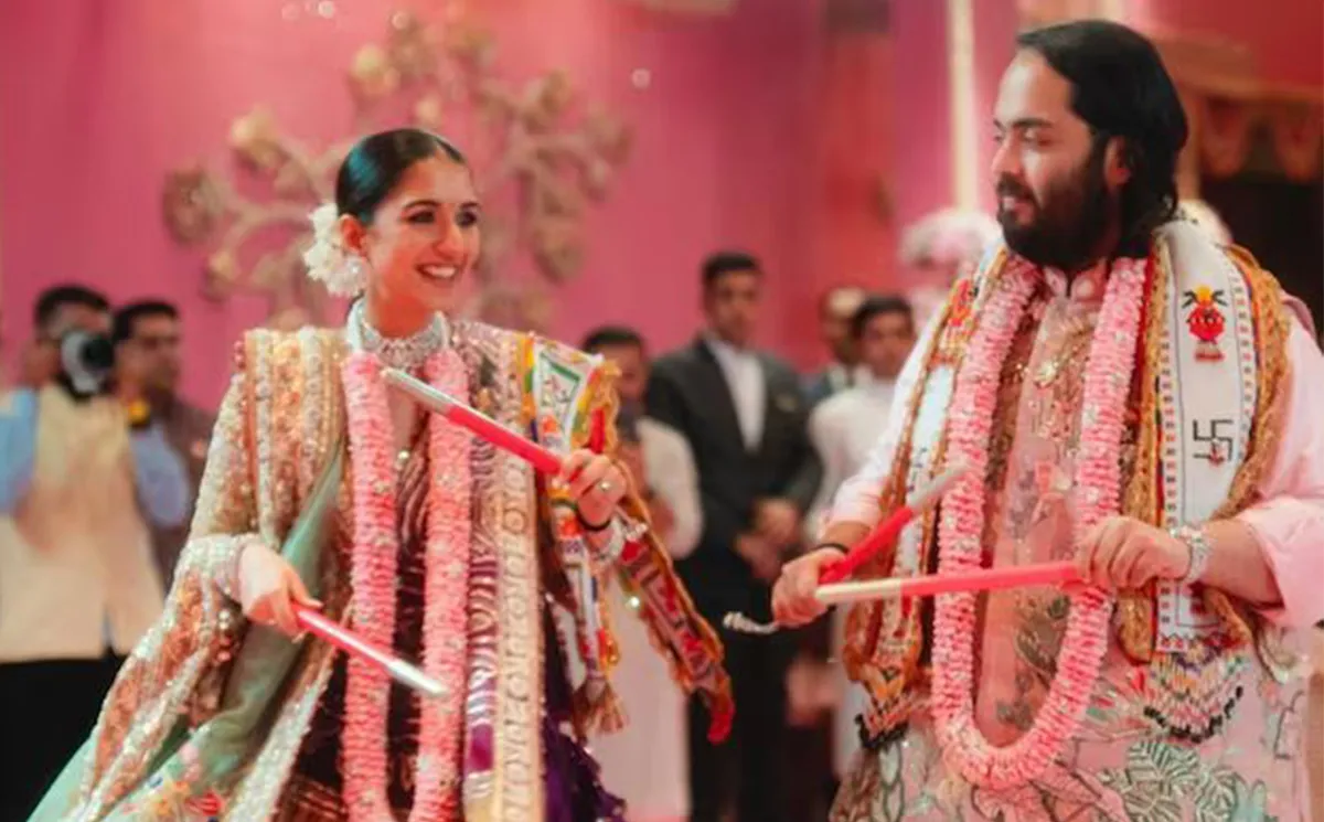 Luxury mehendi function decor by Vows Vachan India